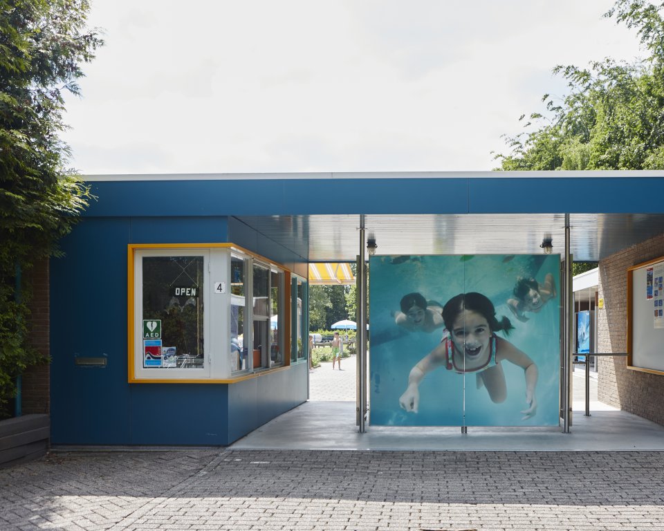 Hoofdingang openluchtzwembad De Dobbe